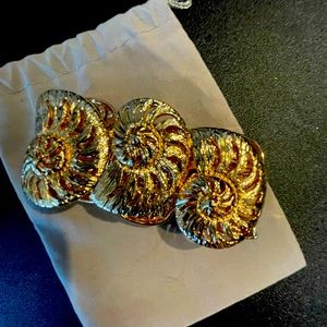 Flexible seashell bracelet/bangle